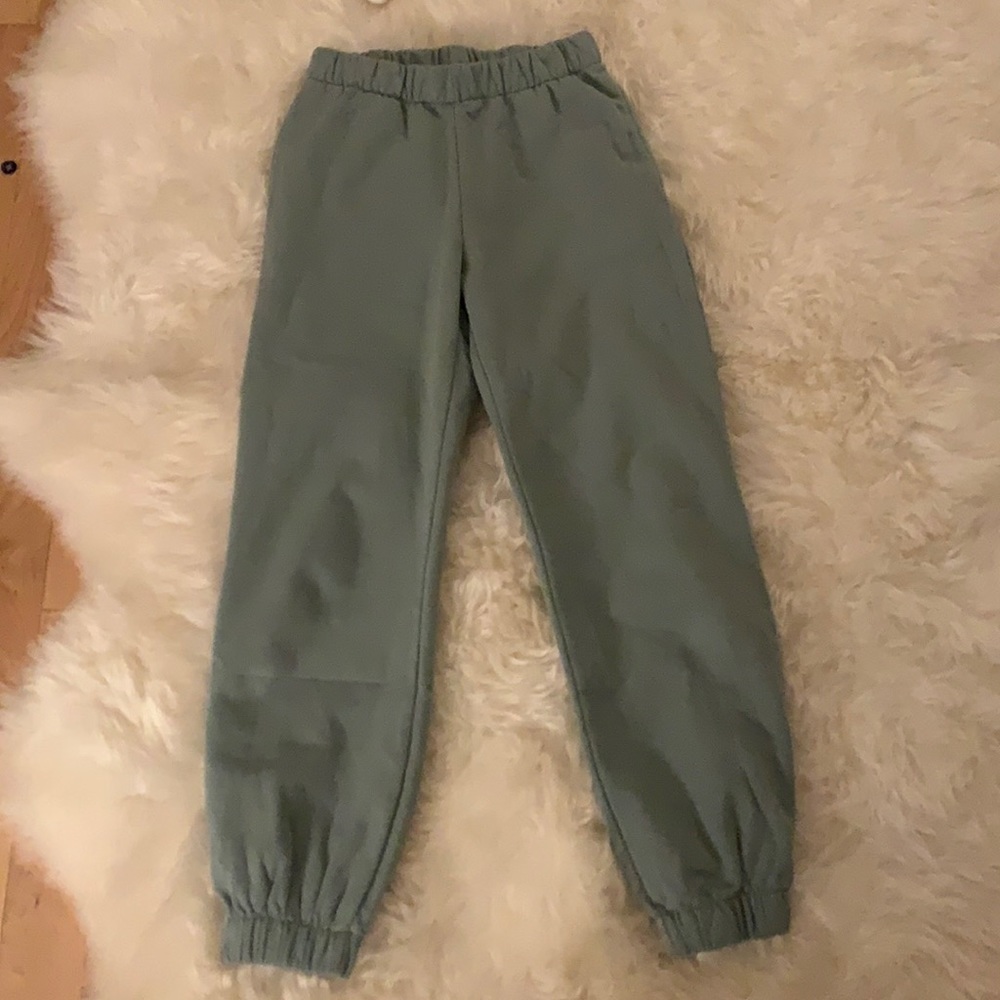 green brandy melville rosa sweatpants